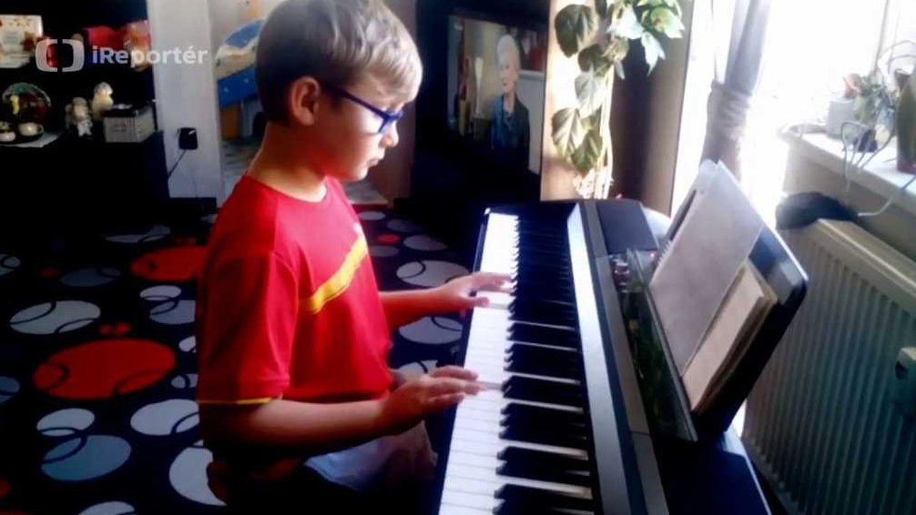 Hraju na klavír