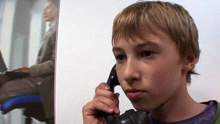 Telefonování z ucha mrtvého muže
