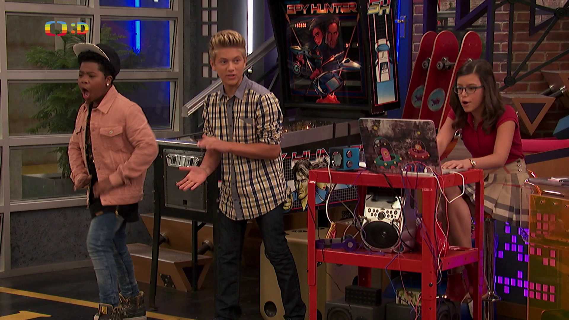 13/20 Tančící děti, létající čuník