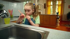 Proč teče voda do kopce?