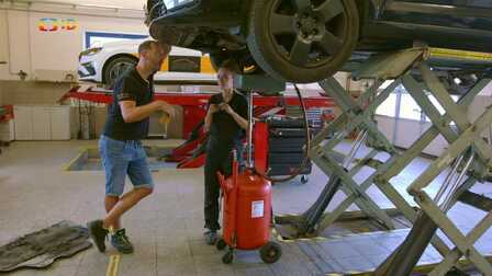Automechanik/Automechanička