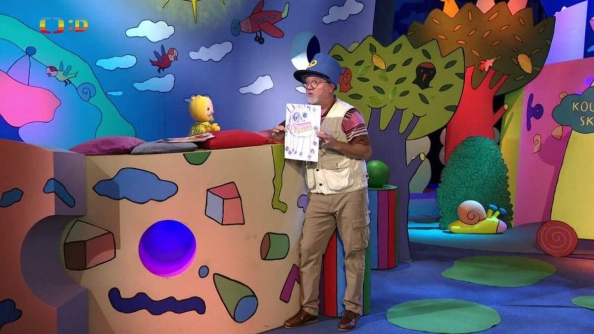 Kouzelná školka — Děda jako poštovní panáček přináší obrázky ...