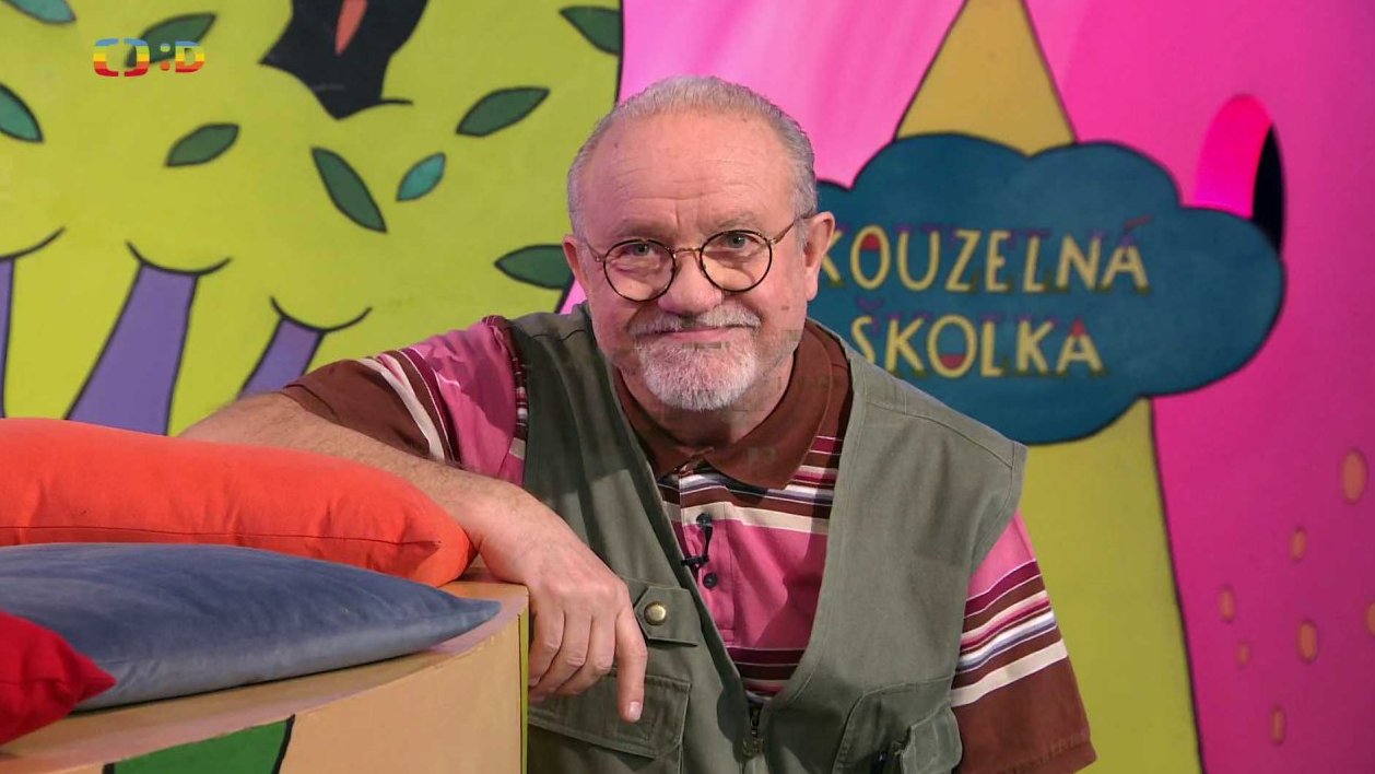 Děda vítá veselou písničkou a vysvětluje, co je nadání a kdo a na co ho může mít…