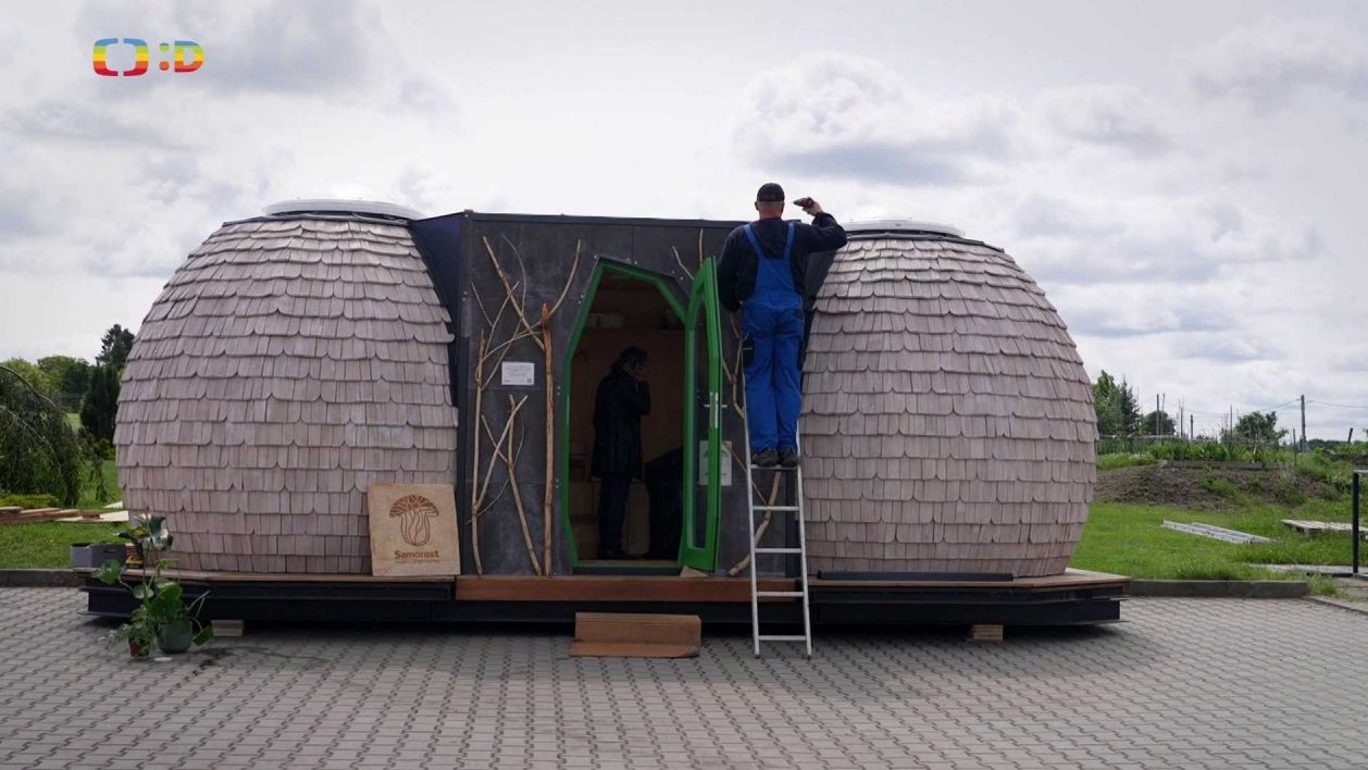 Společnost: Dům z hub