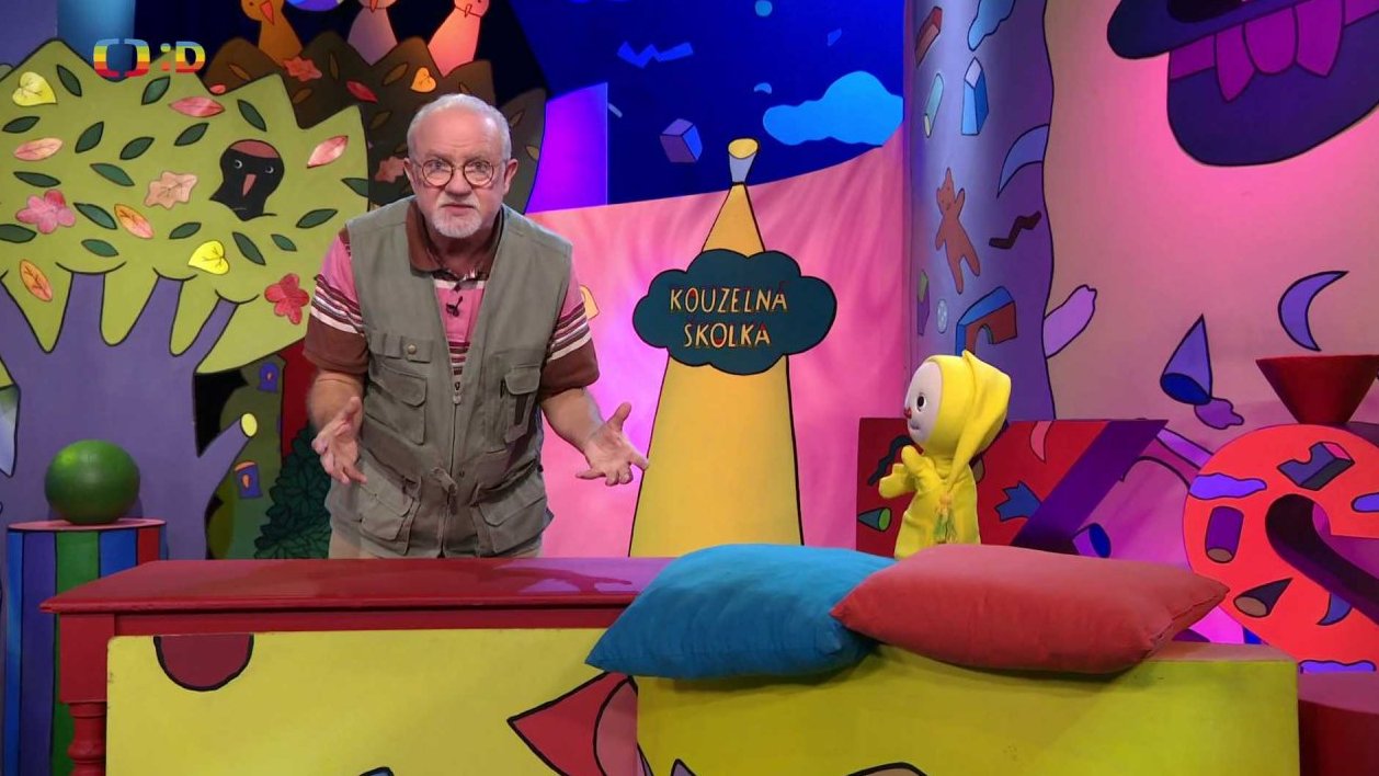 Děda přemýšlí, na co si hrát, aby se neopakoval a děti a Františka to bavilo…