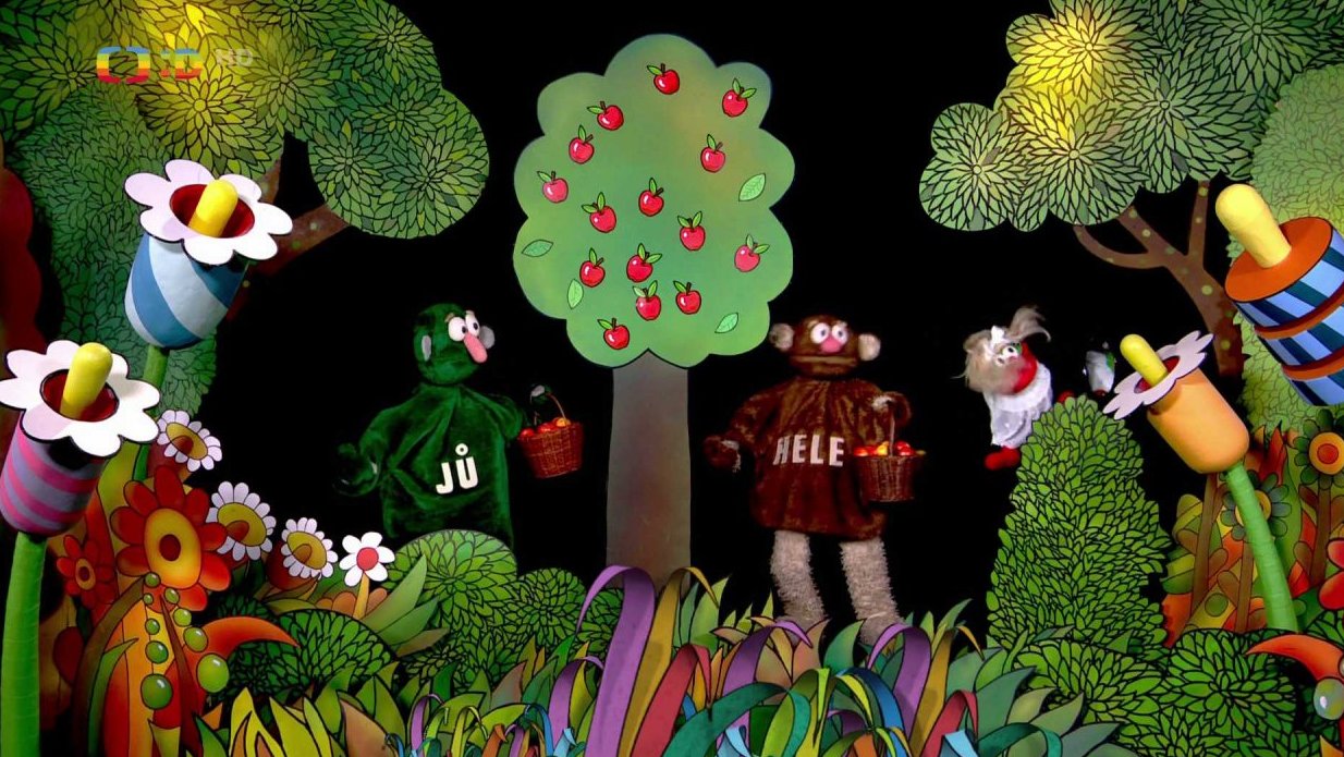 Muf v lstivém převleku za Sněhurku zpovídá zrcadlo.