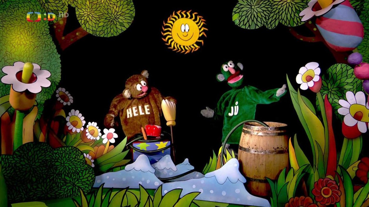 Jůheláci slaví den vody a příchod jara vypuštěným sněhulákem a loučí se.