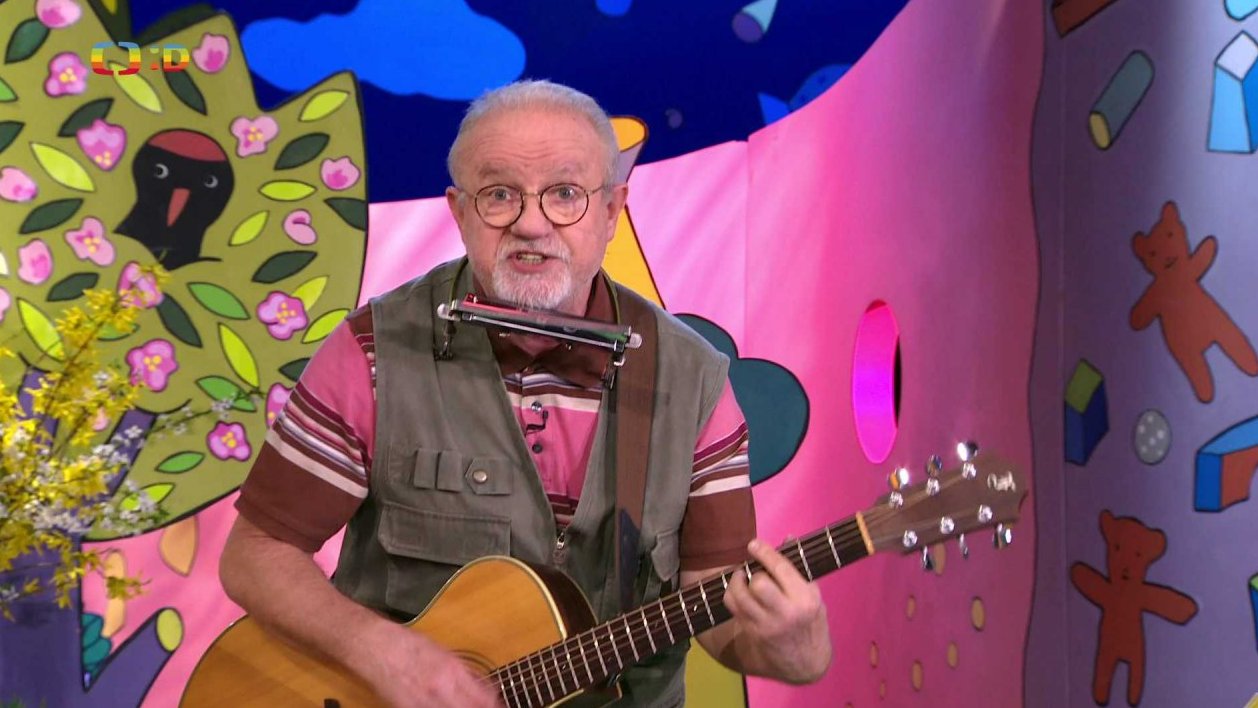 Robot na ozdobu + dědova písnička o tom, že Strach má velké oči…