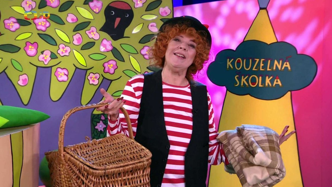 Majda přichází s piknikovým košem, ale František netuší, co je piknik, Majda vysvětlí…