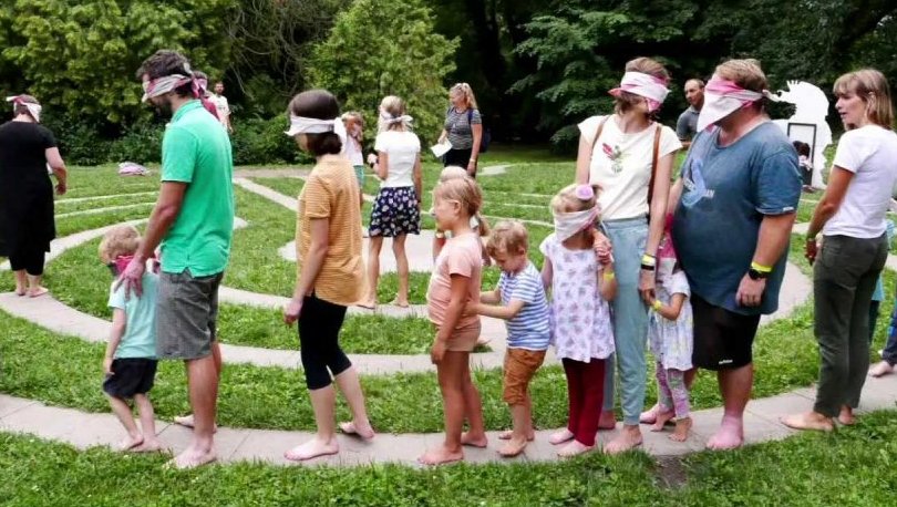 Mezinárodní den turistiky naboso na zámku Loučeň