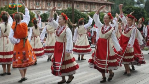 Mezinárodní dětský folklorní festival v Luhačovicích a Pohádkový les na zámku Lobkovice v Neratovicích