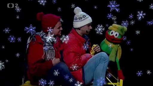 Filip, Tomáš a Muf frčí na saních a připomínají soutěž SK – namalujte sebe a kamarády ze SK na sněhu!