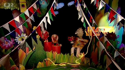 Cirkus, vystupují Duo myšos a krotitelka Alumáf s šelmou Fum. Pip a Otylka jsou nadšení diváci.
