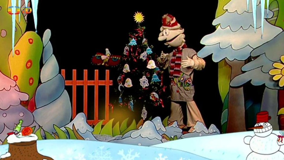 Pipovi s Otylkou nejde rozsvítit vánoční stromeček, zato najdou divný svítivý střep. A Muf pátrá.