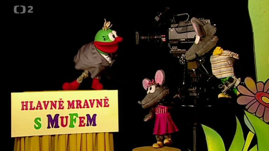 Tryský a Tryskáček natáčejí televizní rubriku Hlavně mravně s Mufem. Součástí vstupu, který končí katastrofou, je i Mufova mravokárná píseň.