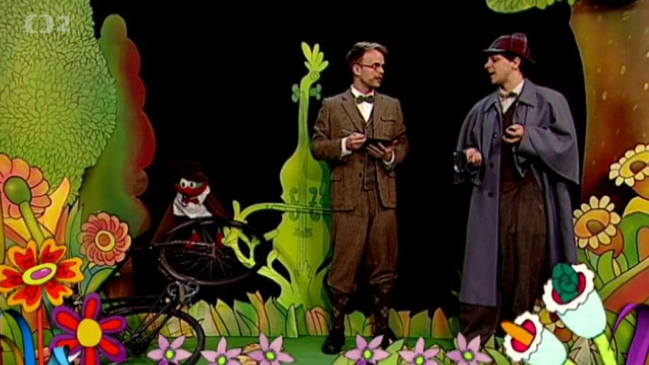 Mufikanti - Filip jako Sherlock Holmes a Tomáš jako doktor Watson - hledají ukradené kolo. Za vším jako vždy stojí Muf, neboli zloduch Mufriarty. Zpívají písničku Detektiv.