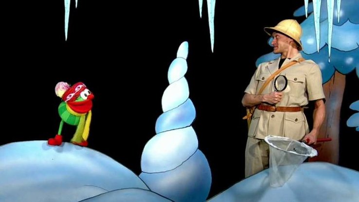 Muf prozradí Žánu Pólovi, že na Paloučku je zpívající sněhulák. Lovec jej chce ihned odvézt, zavřít do lednice a prodat.