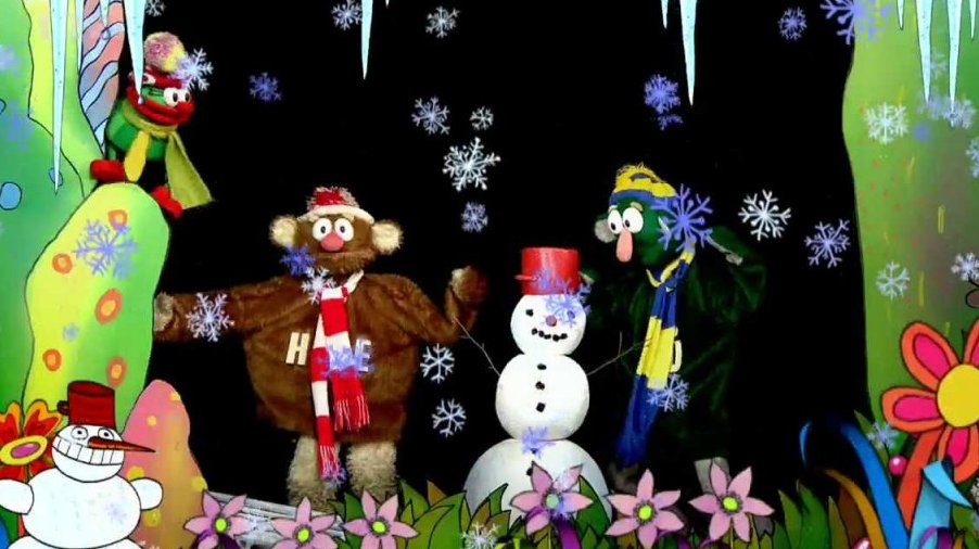 Muf varuje Jů a Hele, že zpívajícího sněhuláka chce unést Žán Pól Polapil.