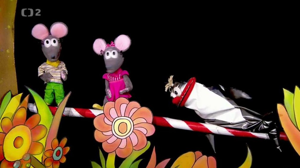 Mufokosatka láká na Tryskomyších cestu k režisérovi, myšky si z Mufa dělají legraci.