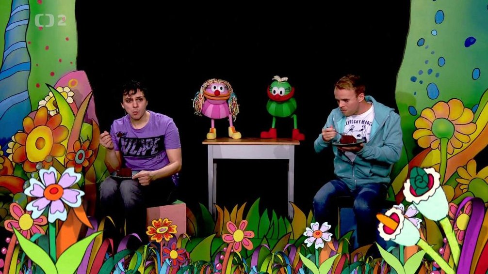 MUFIKANTI: Filip, Tomáš, Fámula a Muf zpívají a hrají písničku: Narozeniny.