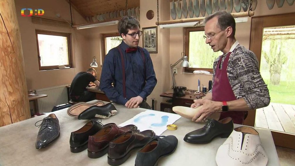 Koumákova reportáž: Jak se vyrábějí ručně boty