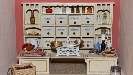 Kuchyňky a pokojíčky aneb jak bydlely panenky