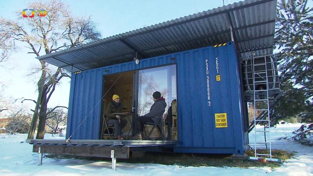Reportáž: Obydlí z vyřazeného kontejneru