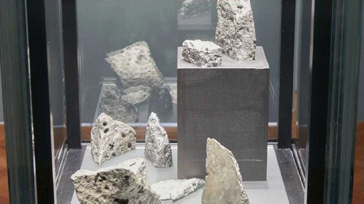 Meteorit v muzeu