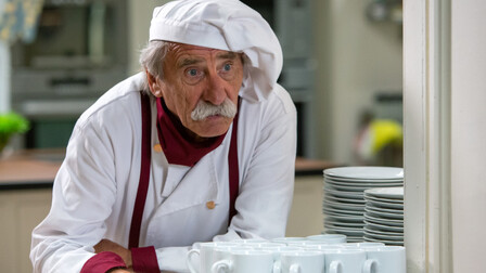 Ke stolu! Servíruje Servác!