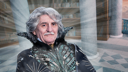 O stříbrném pírku